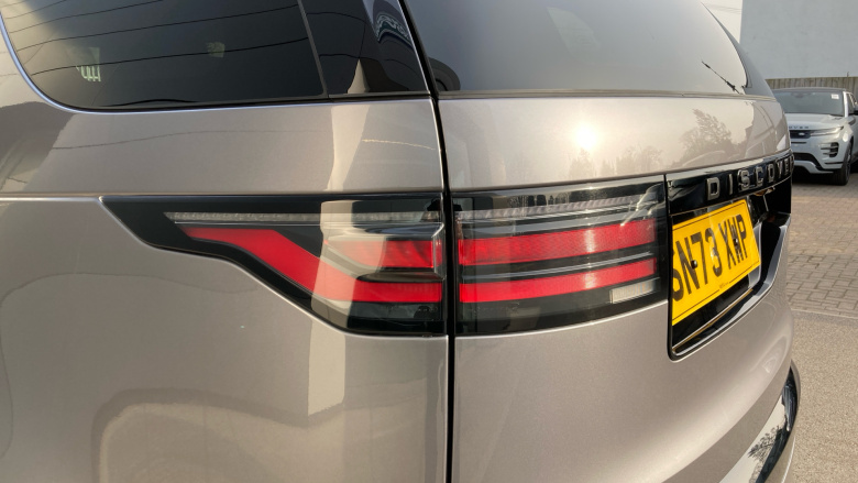 Land Rover Discovery 3.0 D300 Dynamic SE 5dr Auto Diesel Station Wagon